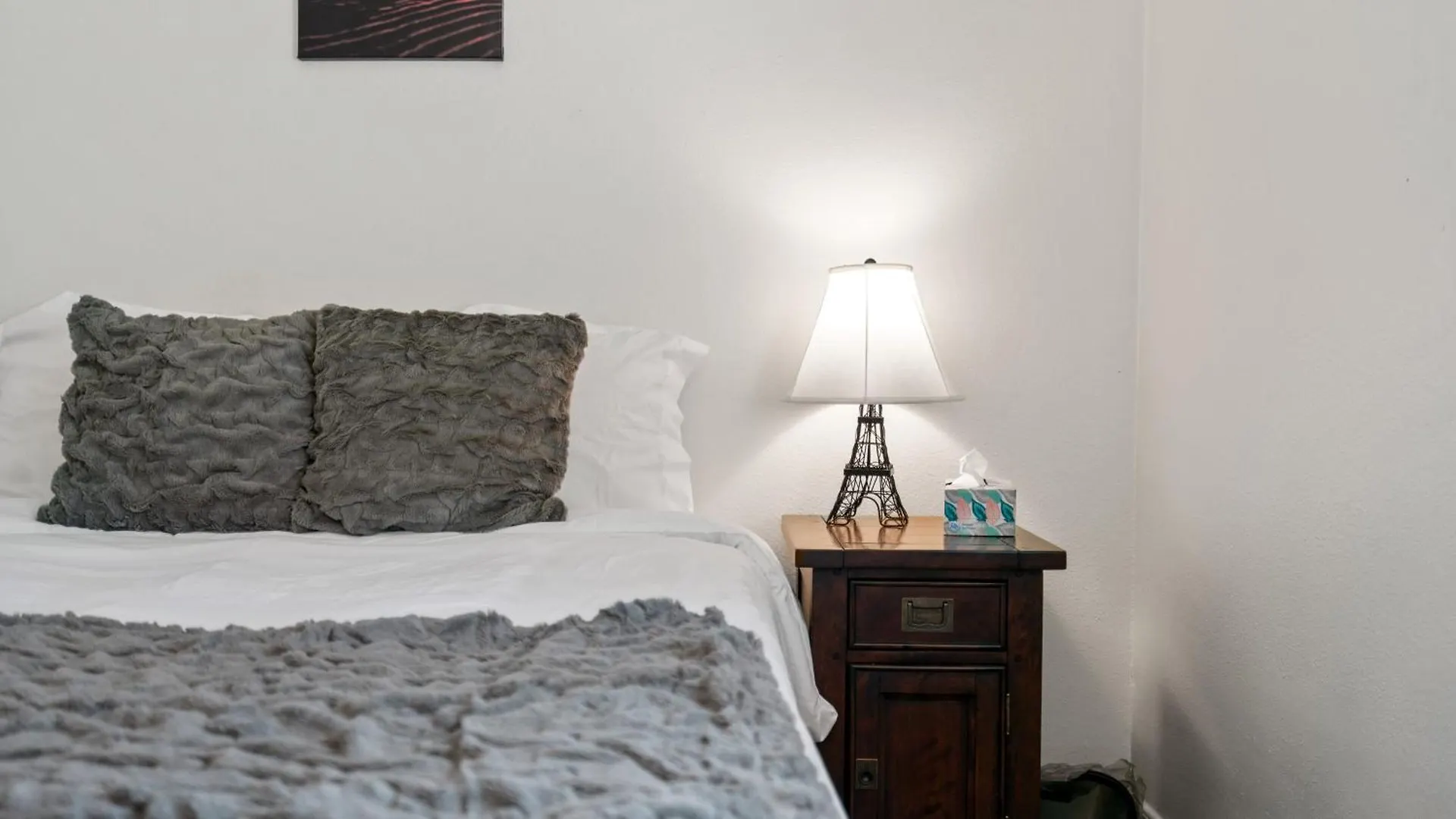 Girls Trip With Pool ,Hot Tub, Games, Tennis Court Palm Springs Aparthotel
