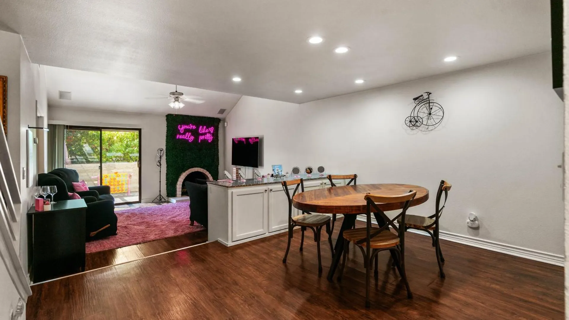 Girls Trip With Pool ,Hot Tub, Games, Tennis Court Palm Springs