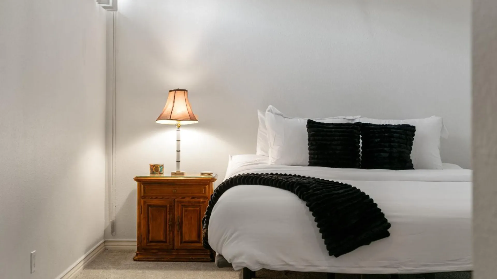 Girls Trip With Pool ,Hot Tub, Games, Tennis Court Palm Springs
